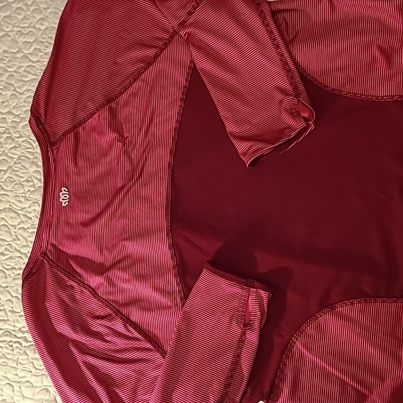 Maurices in motion athletic top size 1X maroon - Picture 5 of 8